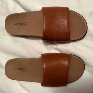 Women’s Vionic leather sandal, size 8